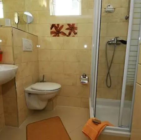 Haus Am فندق 4*